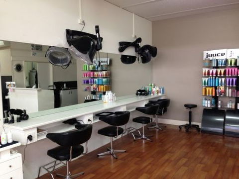 Carolyn Hair Fashions - Melbourne Hairdresser 1
