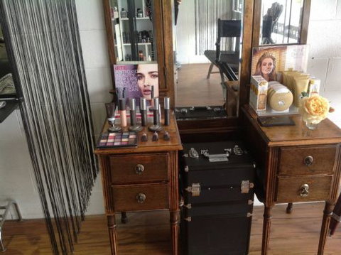 Ivanhoe Hair And Beauty Salon - Melbourne Hairdresser 1