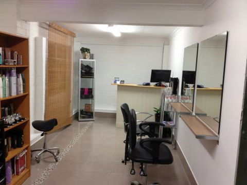 Hair When You Need It - Melbourne Hairdresser 0