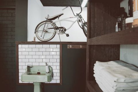 Shipwreck Barbers - Melbourne Hairdresser 2